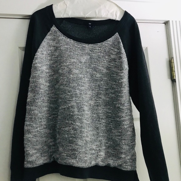 GAP Tops - Gap sweater/sweat shirt very soft and warm!